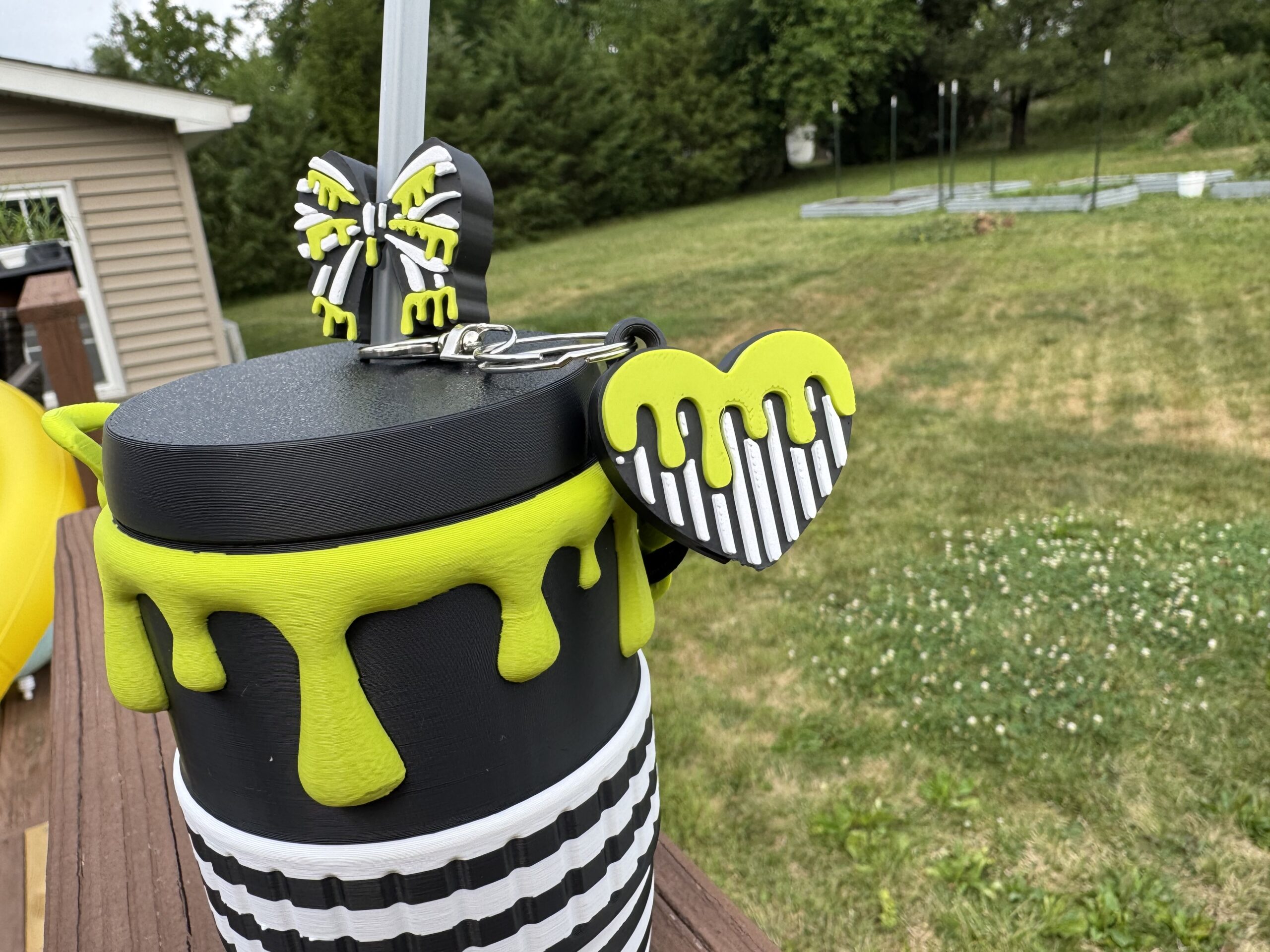 Slime Dripped Stripped Can Cooler & Accessories - Image 3